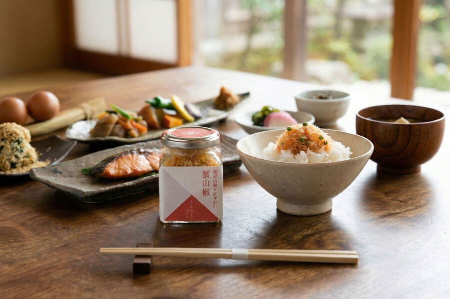 蟹山椒と白ごはんの食卓